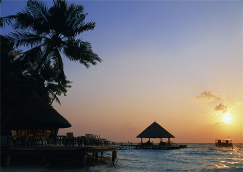 衣服多加盟费多少怎么加盟，衣服加盟哪个品牌好一点